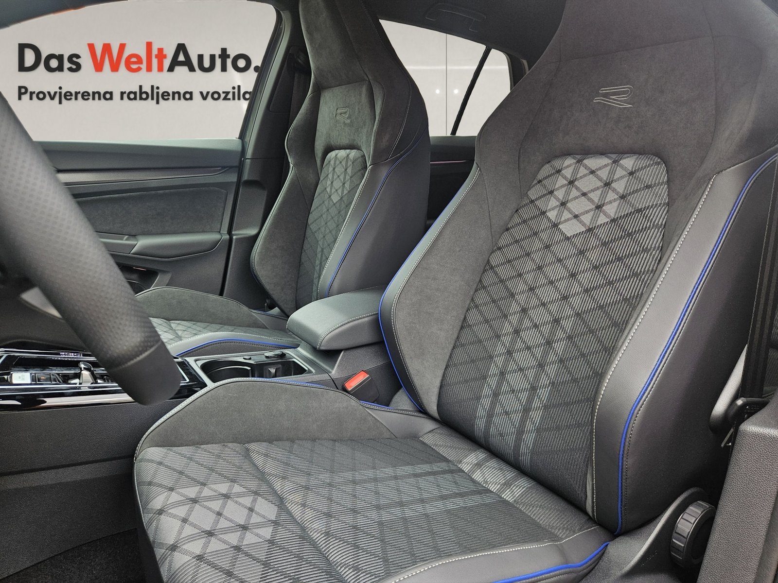 2026 Volkswagen Golf R-Line — fotografija 11