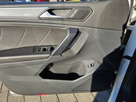 2018 Volkswagen Tiguan R-Line — sličica 30