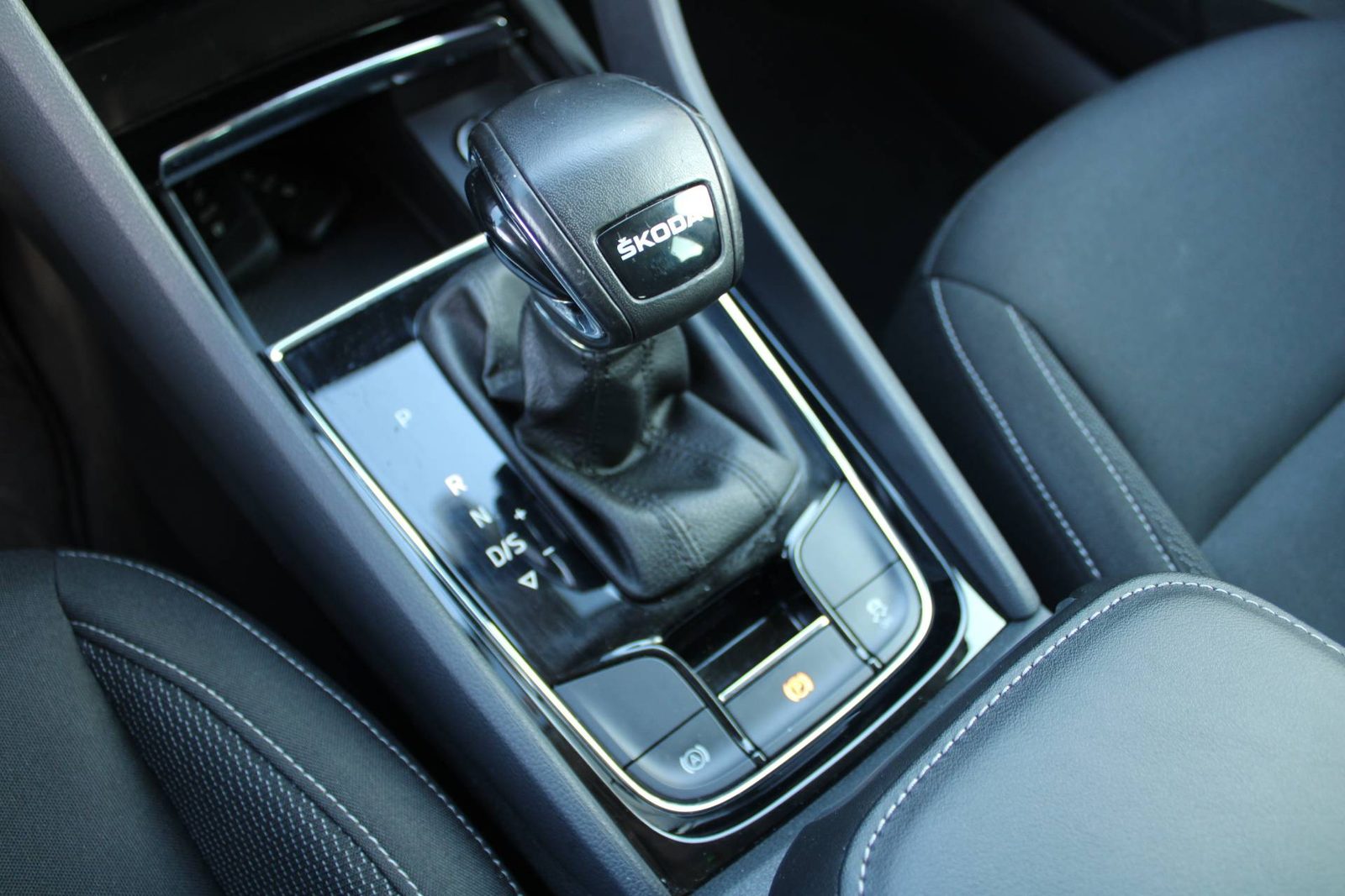 2022 Škoda Karoq — fotografija 18