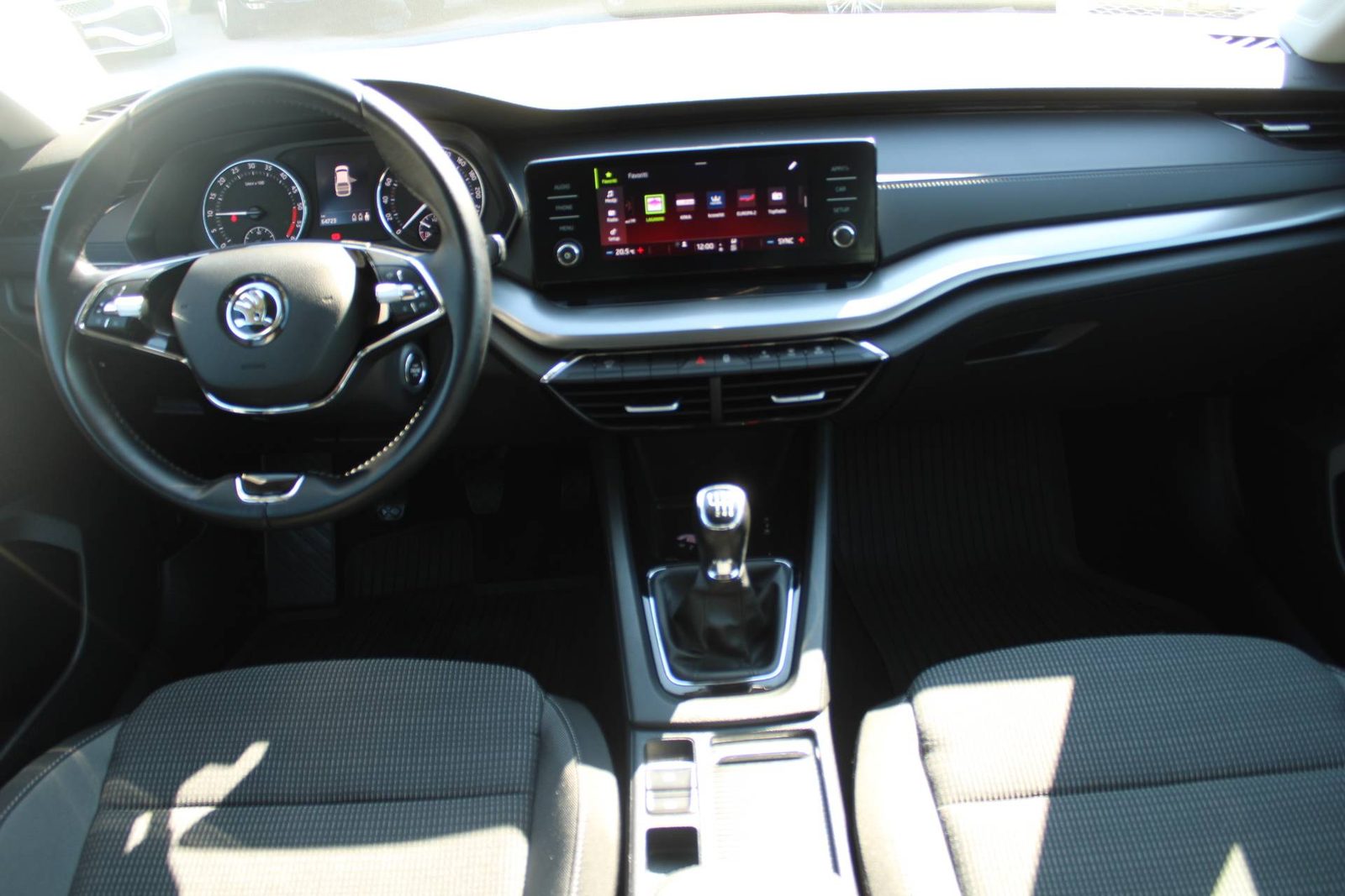 2022 Škoda Octavia — fotografija 13