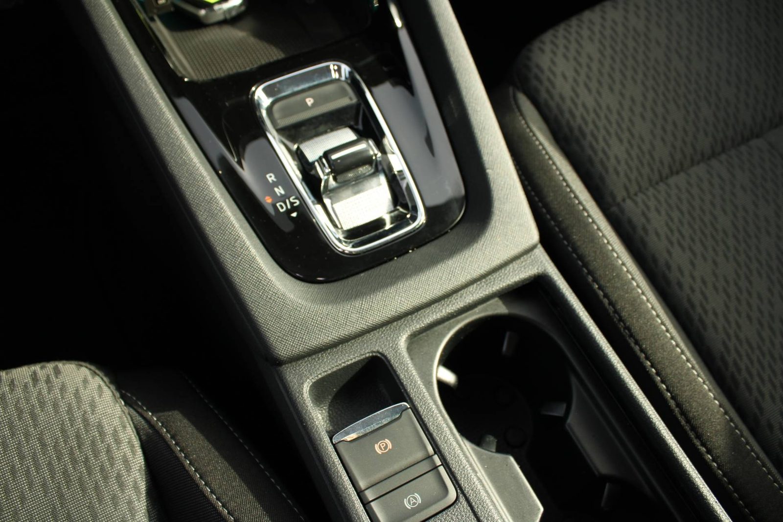 2022 Škoda Octavia — fotografija 18