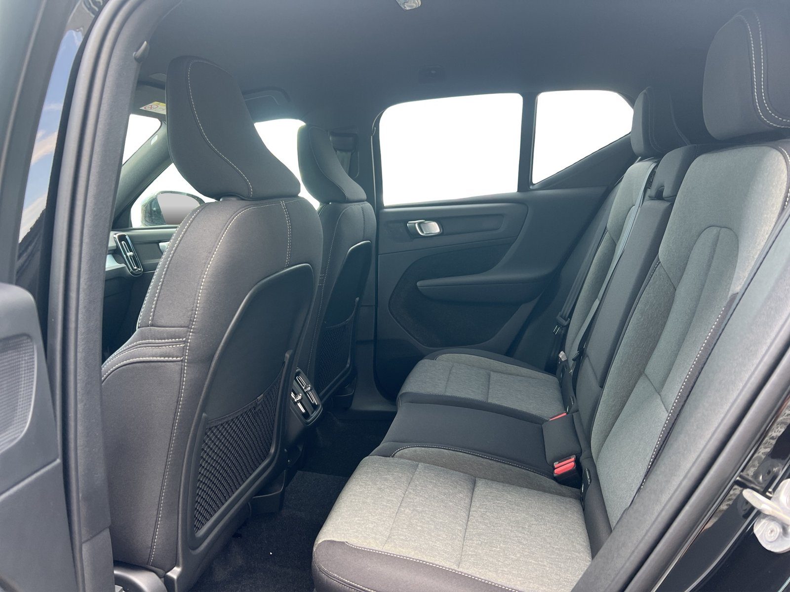 2026 Volvo XC40 — fotografija 12