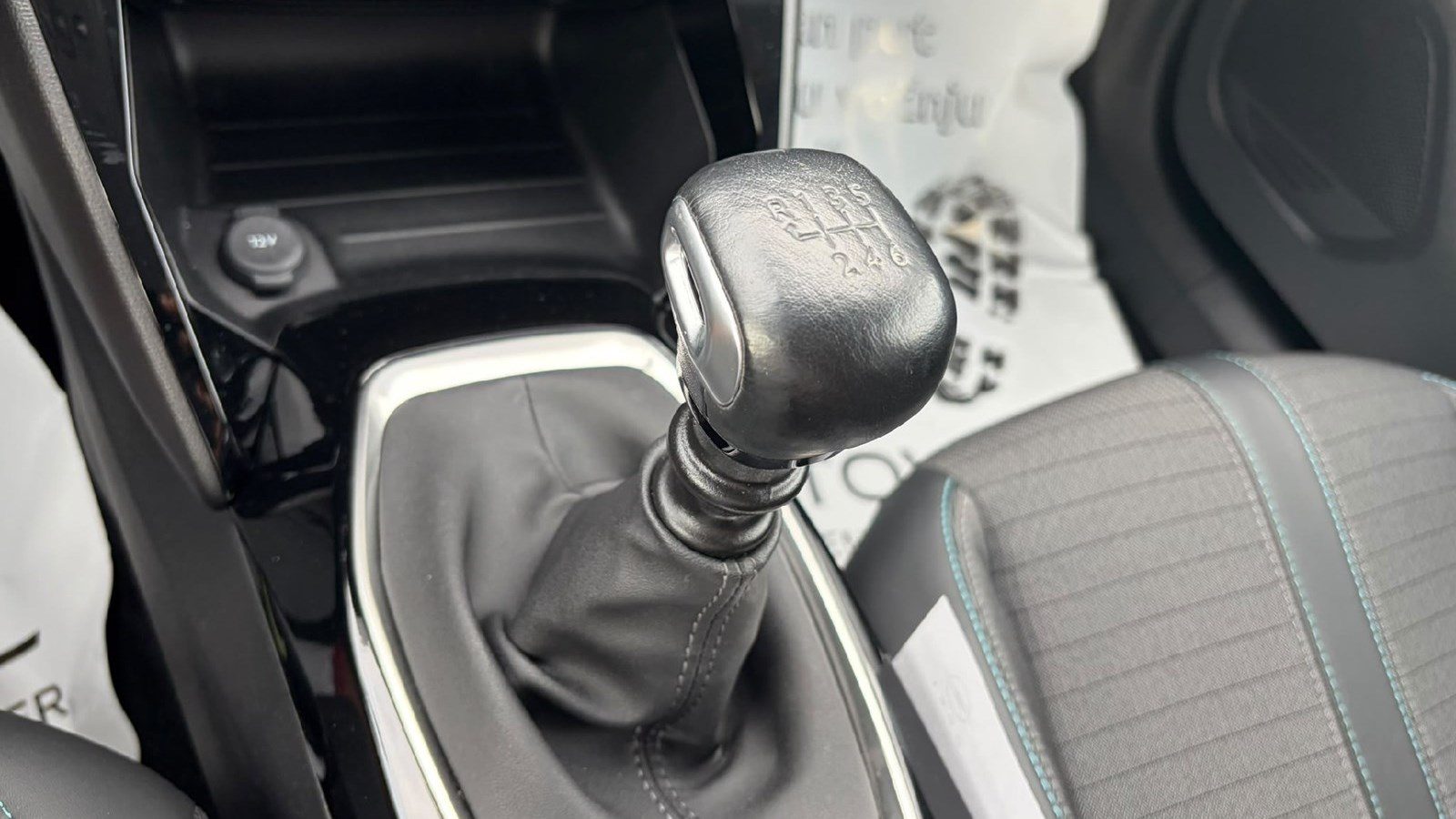 2022 Peugeot 2008 — fotografija 22