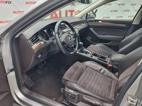 2015 Volkswagen Passat Highline — sličica 16