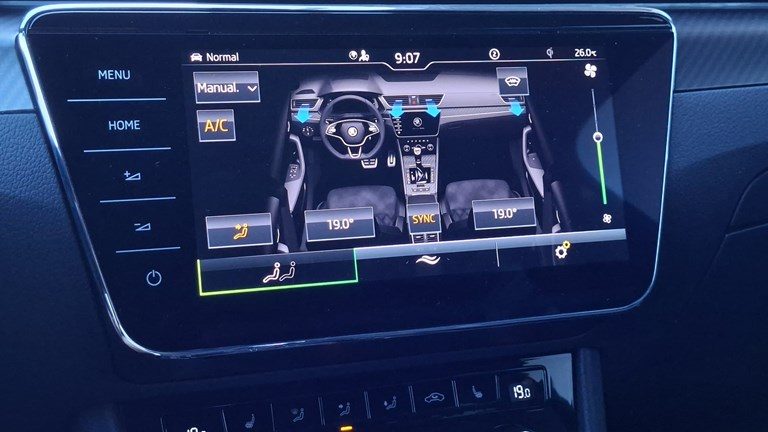 2023 Škoda Superb — fotografija 15