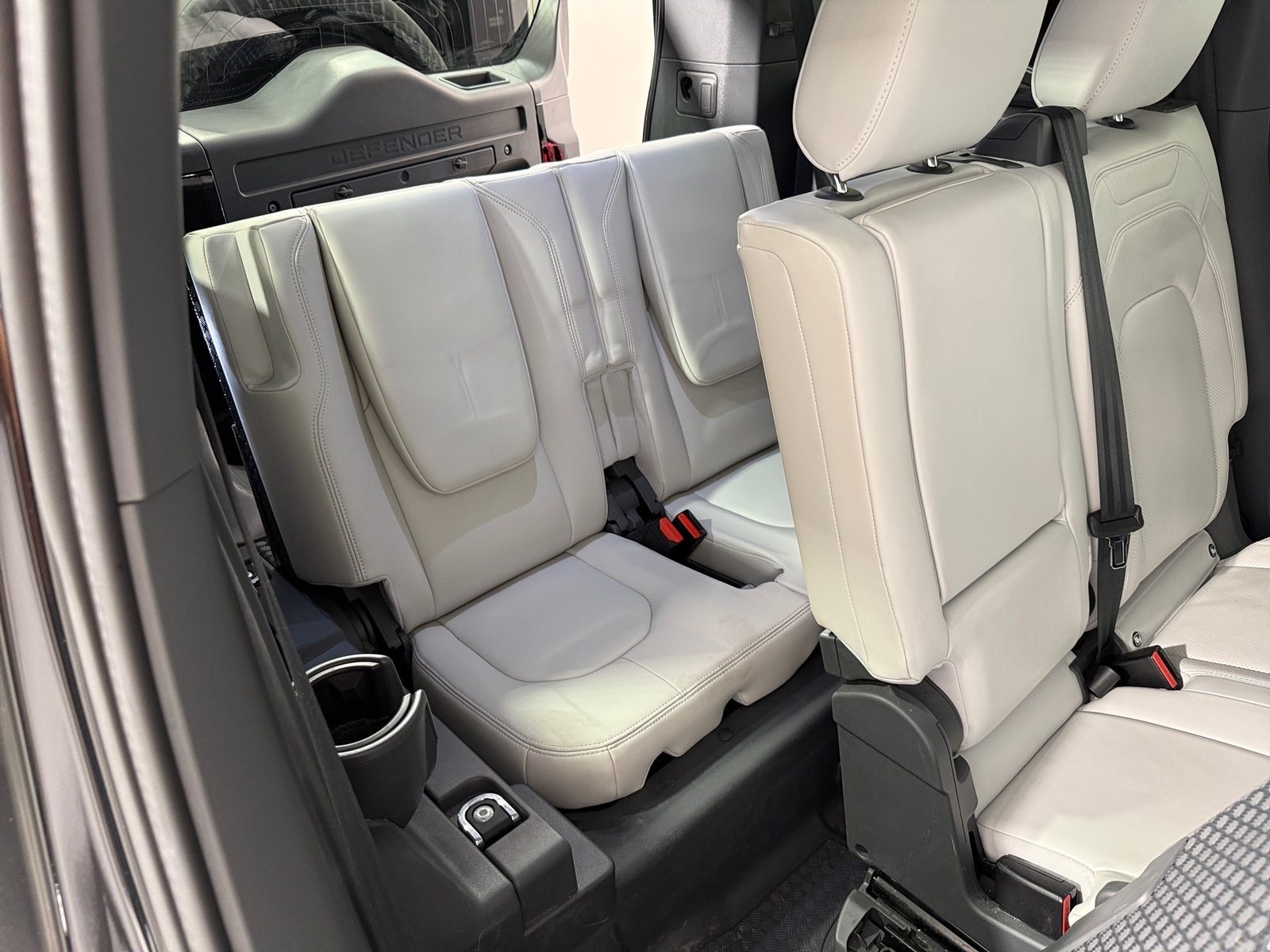 2025 Land Rover Defender — fotografija 24
