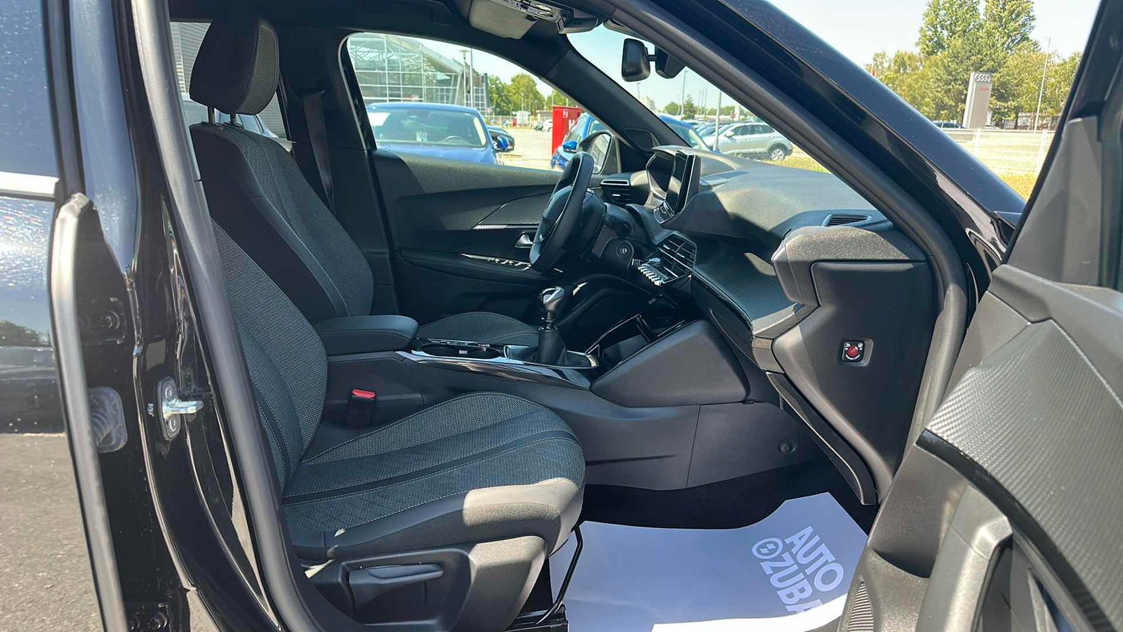 2025 Peugeot 2008 — fotografija 9