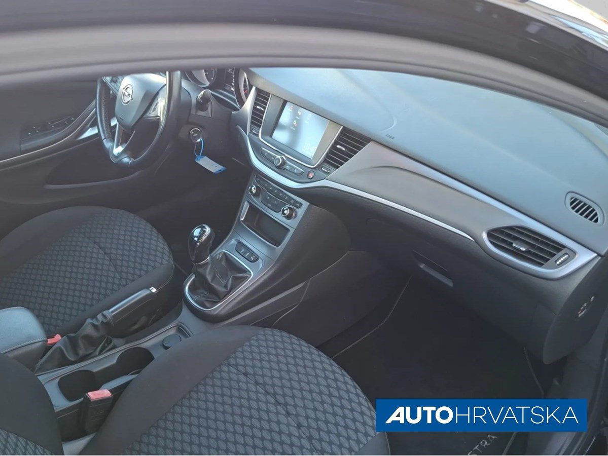 2019 Opel Astra — fotografija 12