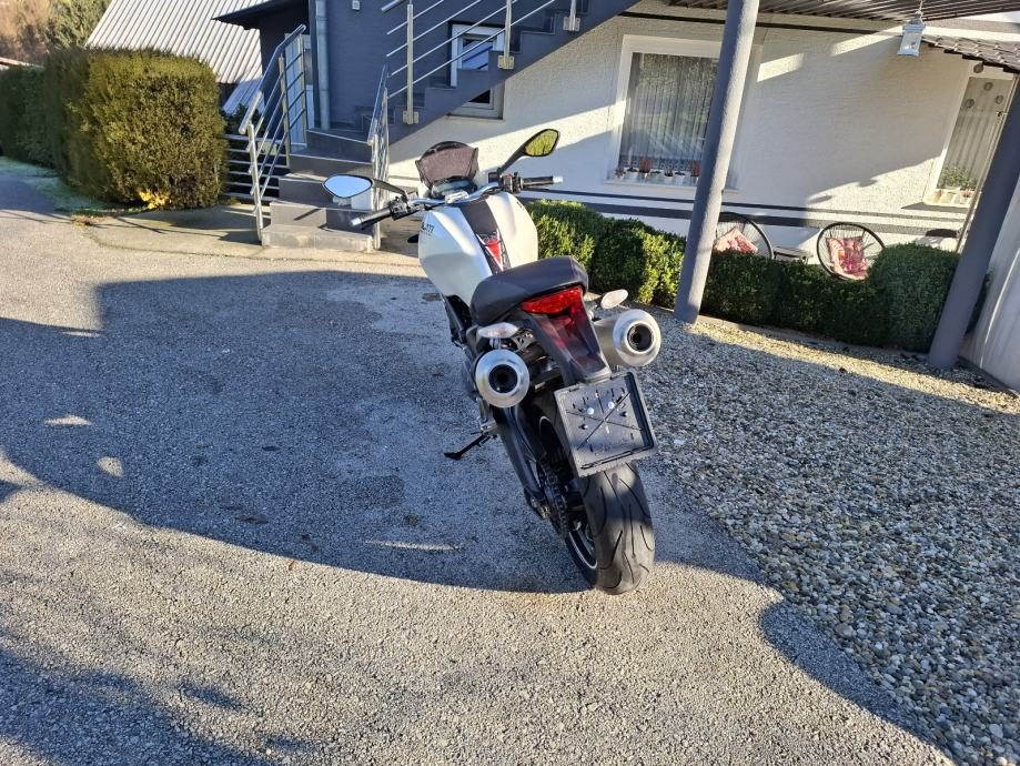 2009 Ducati Monster 696 — fotografija 3