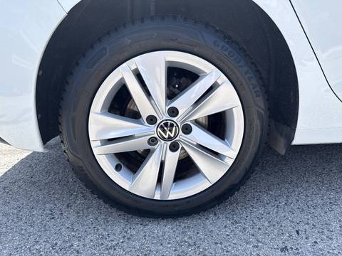 2022 Volkswagen Golf — sličica 13