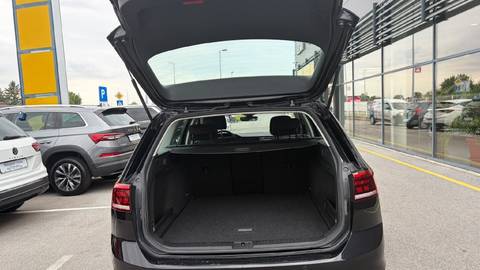 2022 Volkswagen Passat — sličica 11