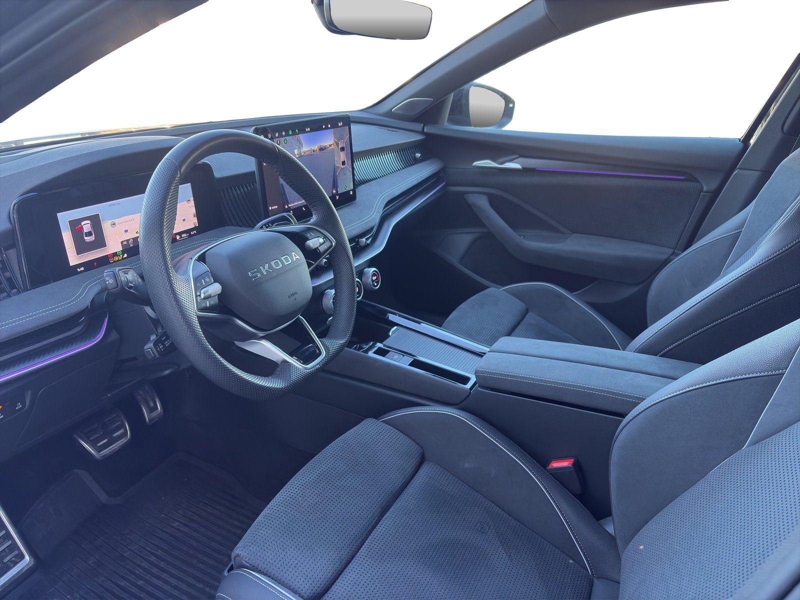 2025 Škoda Superb Sportline — fotografija 9