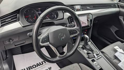 2023 Volkswagen Passat — sličica 12
