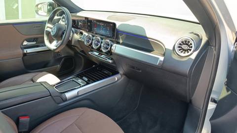 2025 Mercedes-Benz GLB — sličica 11