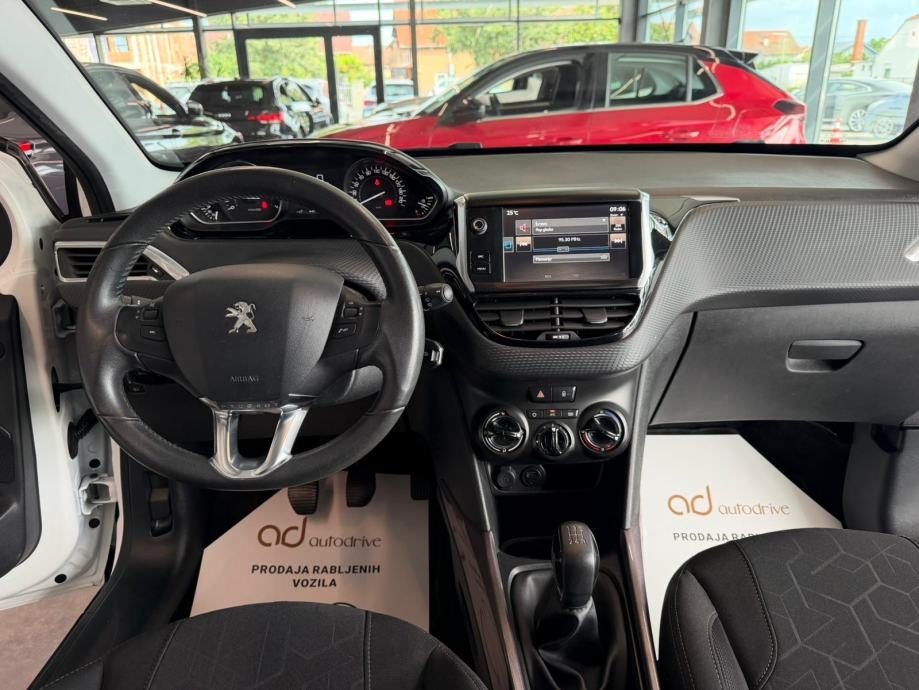 2016 Peugeot 2008 — fotografija 16