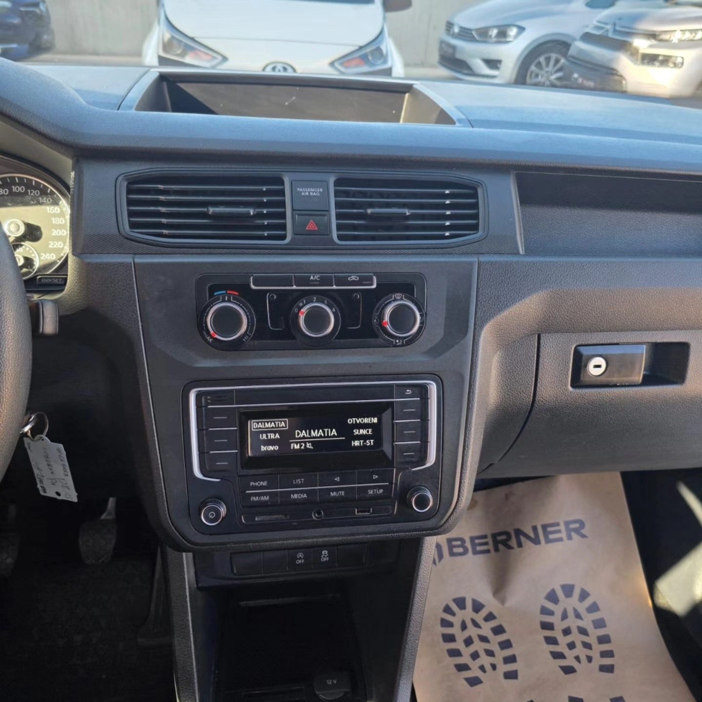 2020 Volkswagen Caddy — fotografija 8