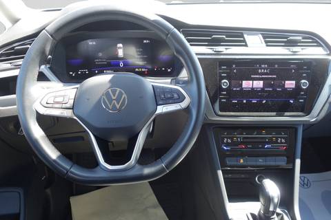 2023 Volkswagen Touran R-Line — sličica 10