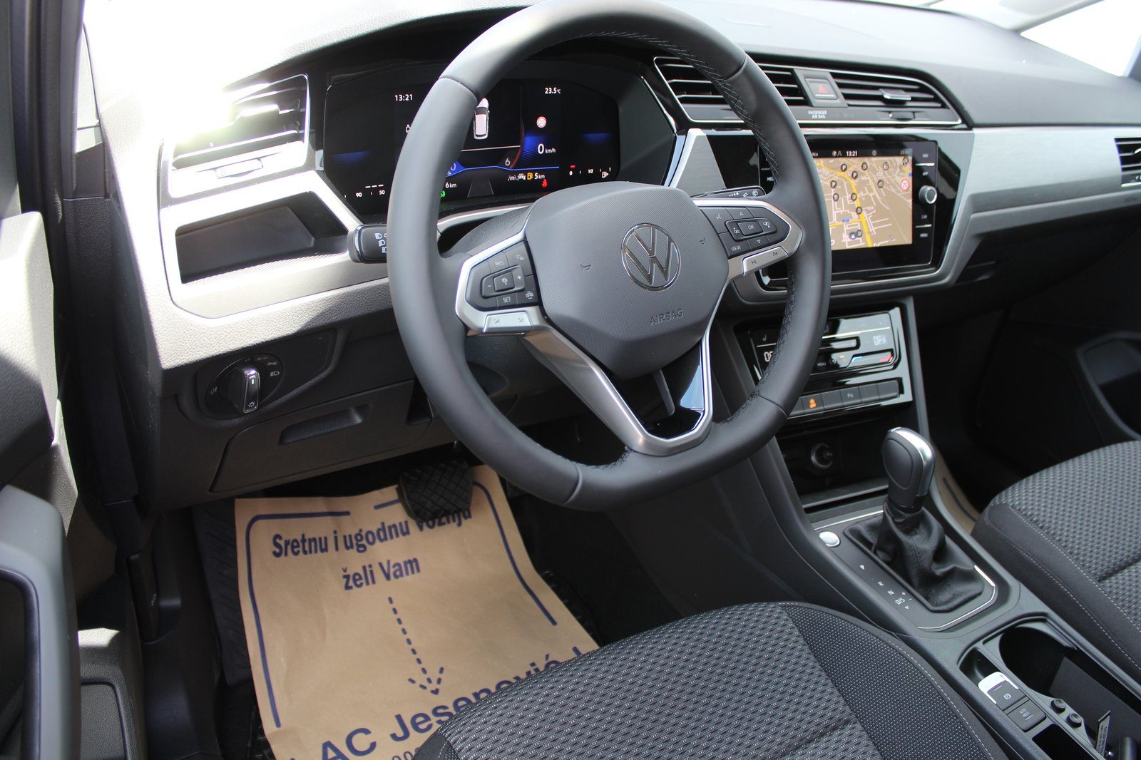 2026 Volkswagen Touran R-Line — fotografija 9