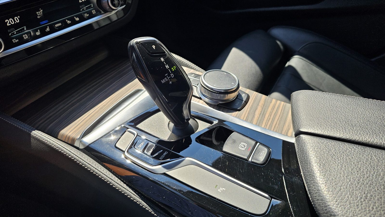 2018 BMW Serija 5 M Sport — fotografija 14
