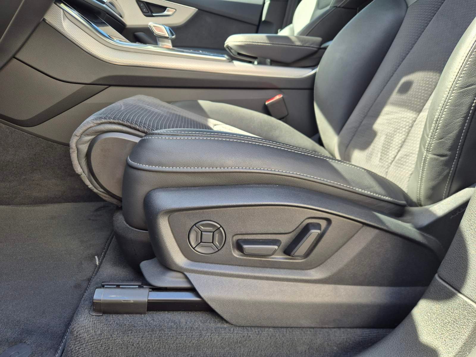 2025 Audi Q8 S line — fotografija 21