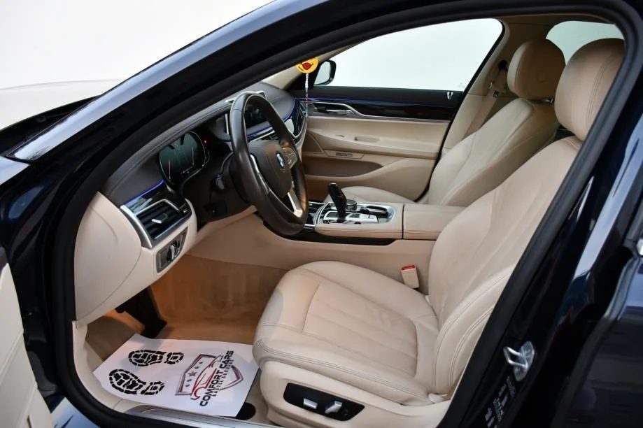 2017 BMW Serija 7 — fotografija 15