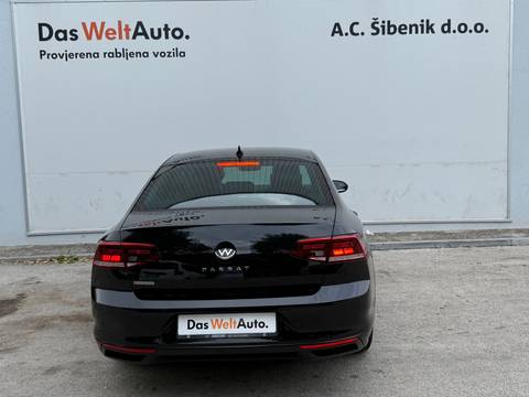 2022 Volkswagen Passat — sličica 4