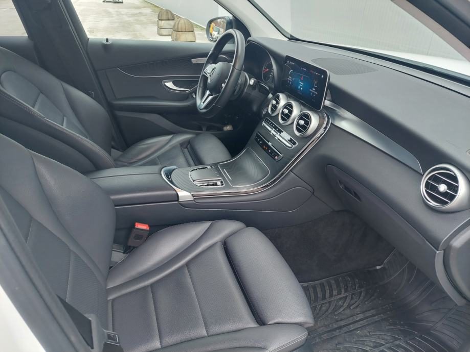 2021 Mercedes-Benz GLC — fotografija 8