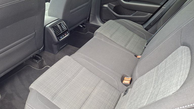2021 Volkswagen Passat — fotografija 8