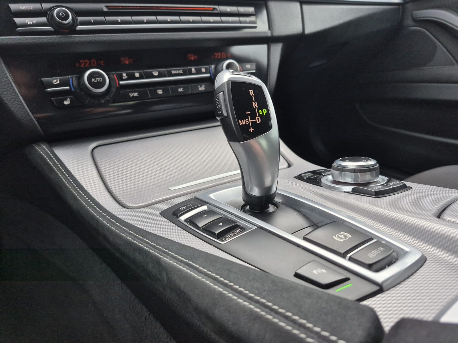 2015 BMW Serija 5 — fotografija 15