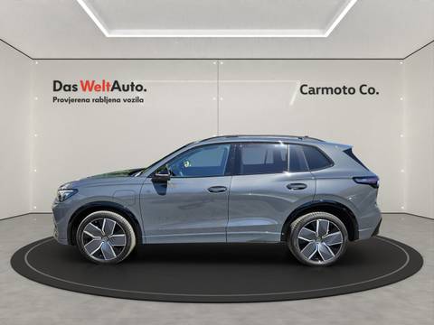 2026 Volkswagen Tiguan R-Line — sličica 2