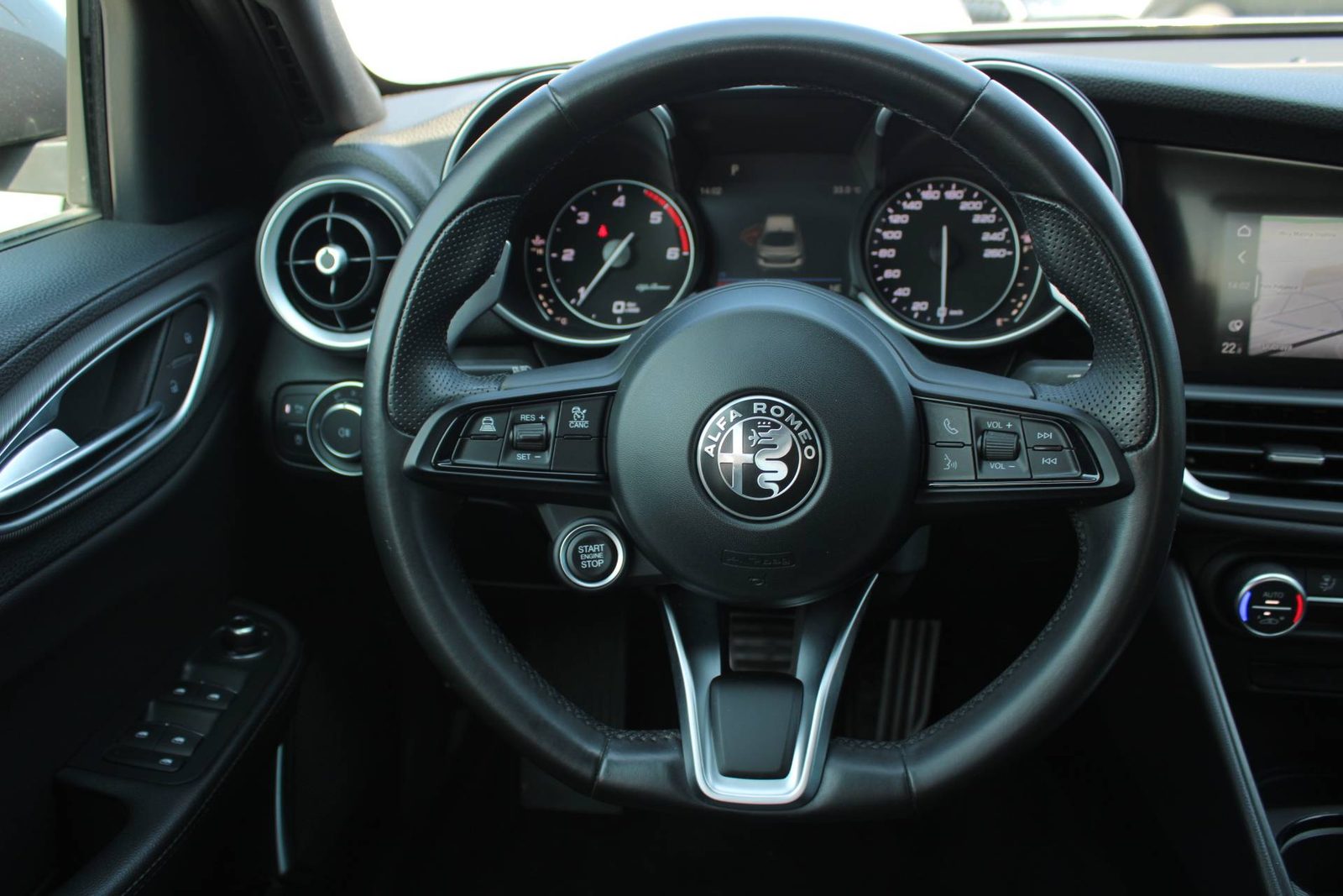 2022 Alfa Romeo Giulia — fotografija 14