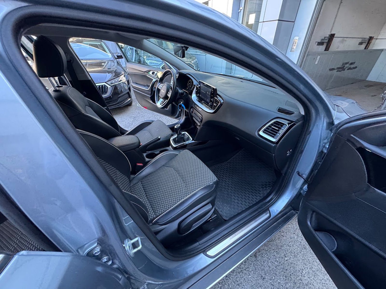 2023 Kia Ceed — fotografija 13
