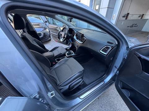 2023 Kia Ceed — sličica 13