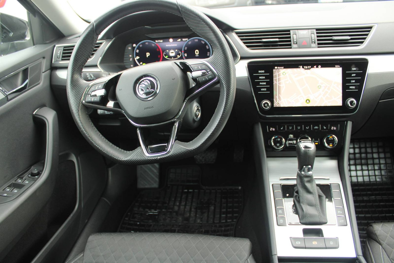 2023 Škoda Superb — fotografija 16