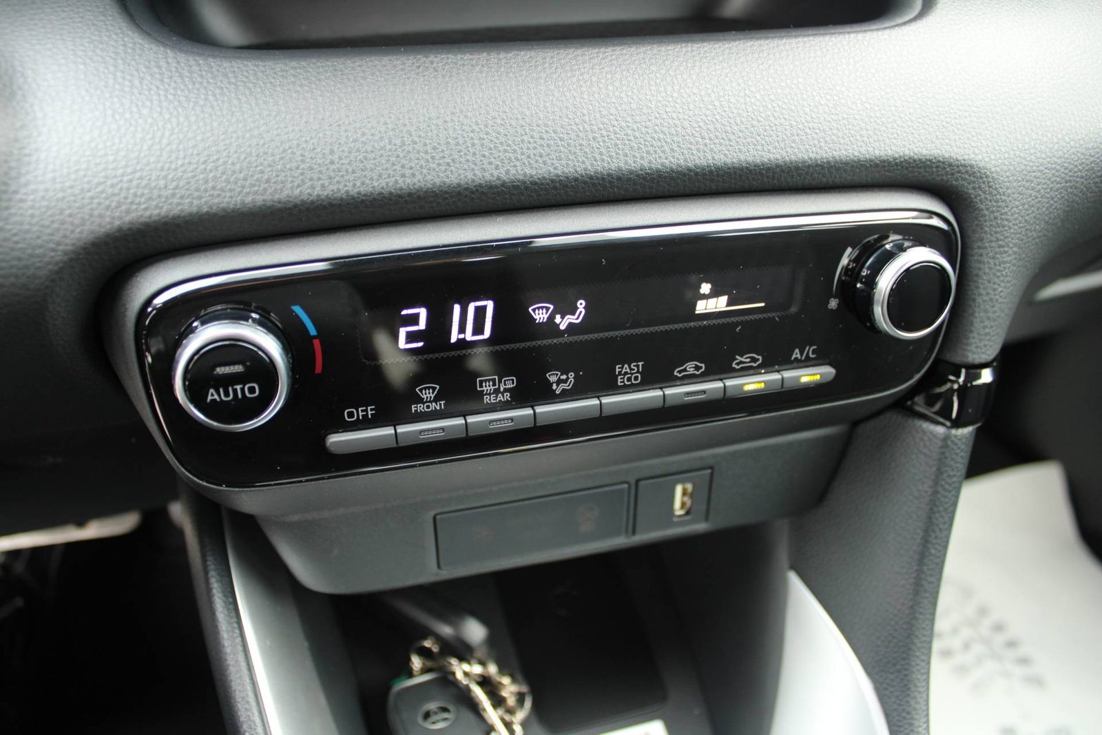 2024 Toyota Yaris — fotografija 20