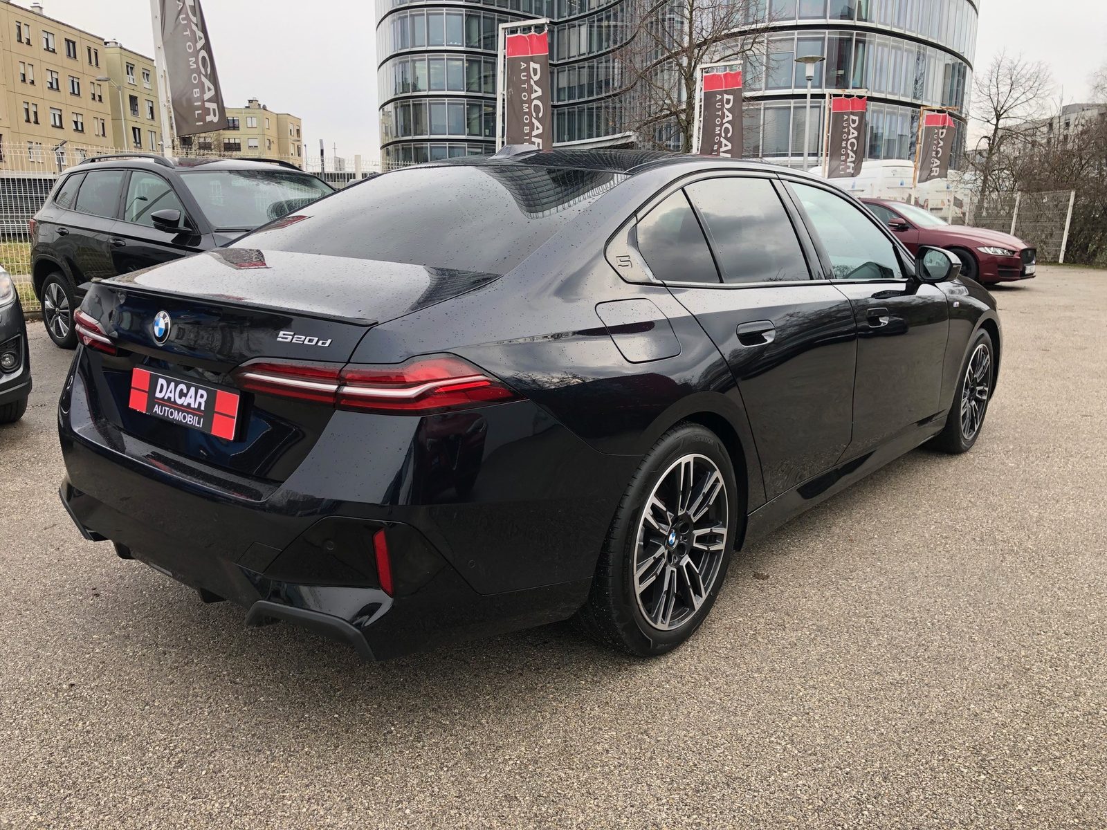 2025 BMW Serija 5 — fotografija 12