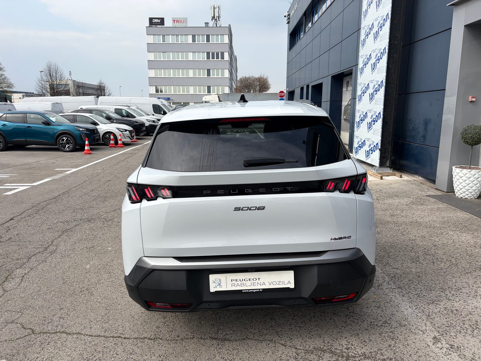 2025 Peugeot 5008 — fotografija 5