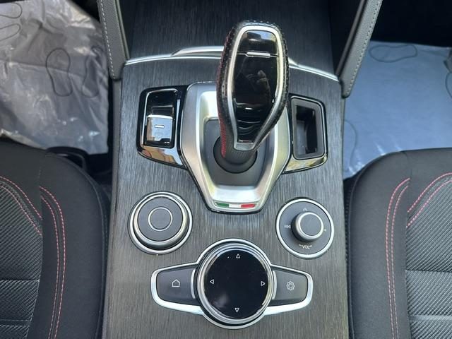 2021 Alfa Romeo Stelvio — fotografija 30