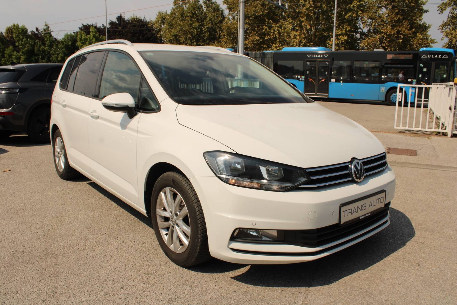 2016 Volkswagen Touran — fotografija 3
