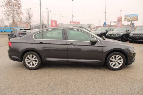 2021 Volkswagen Passat — sličica 4