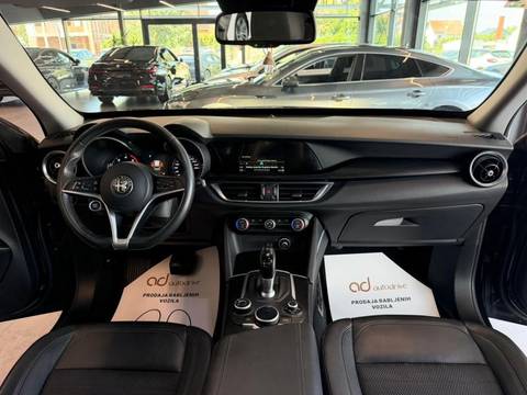 2017 Alfa Romeo Stelvio — sličica 17