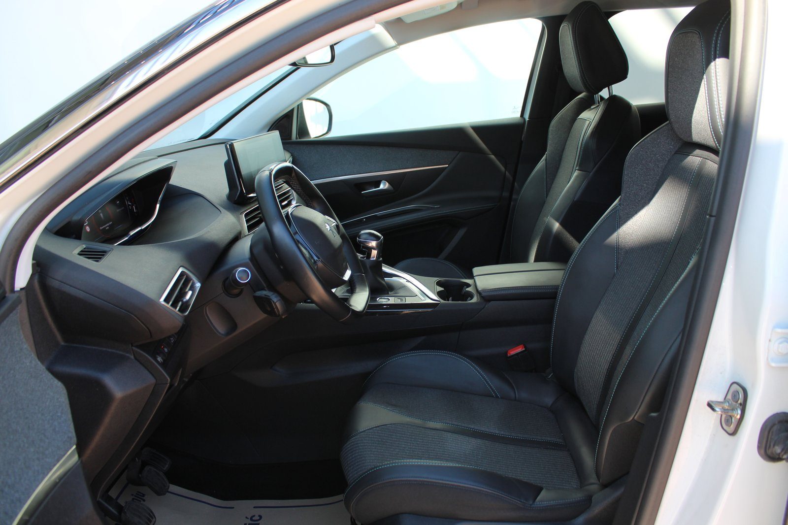 2022 Peugeot 3008 — fotografija 8