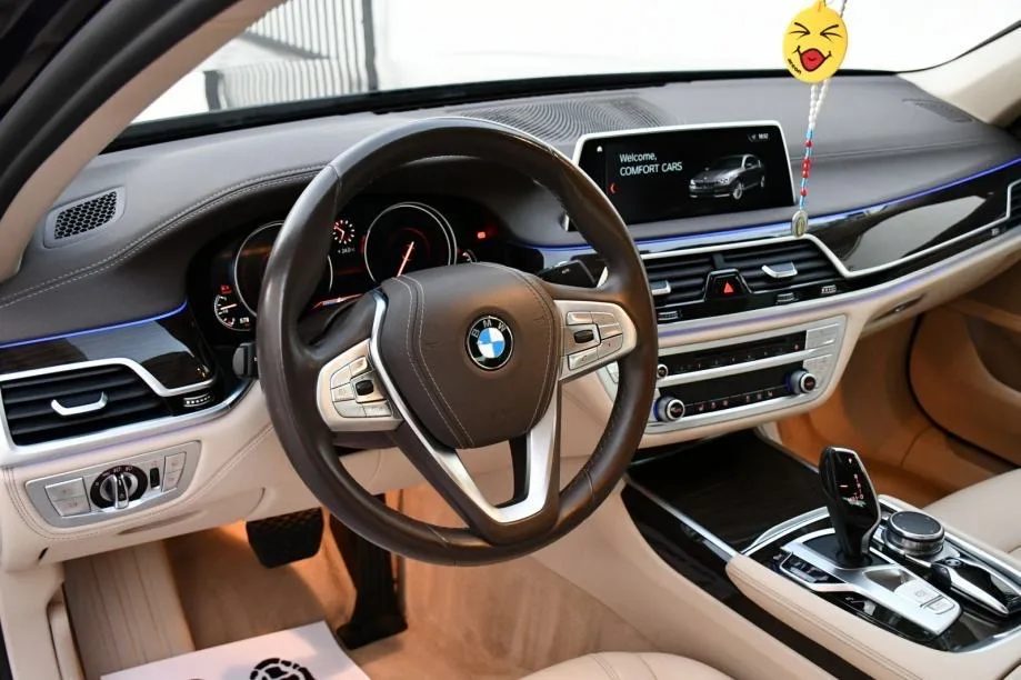 2017 BMW Serija 7 — fotografija 14