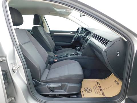 2015 Volkswagen Passat — sličica 10