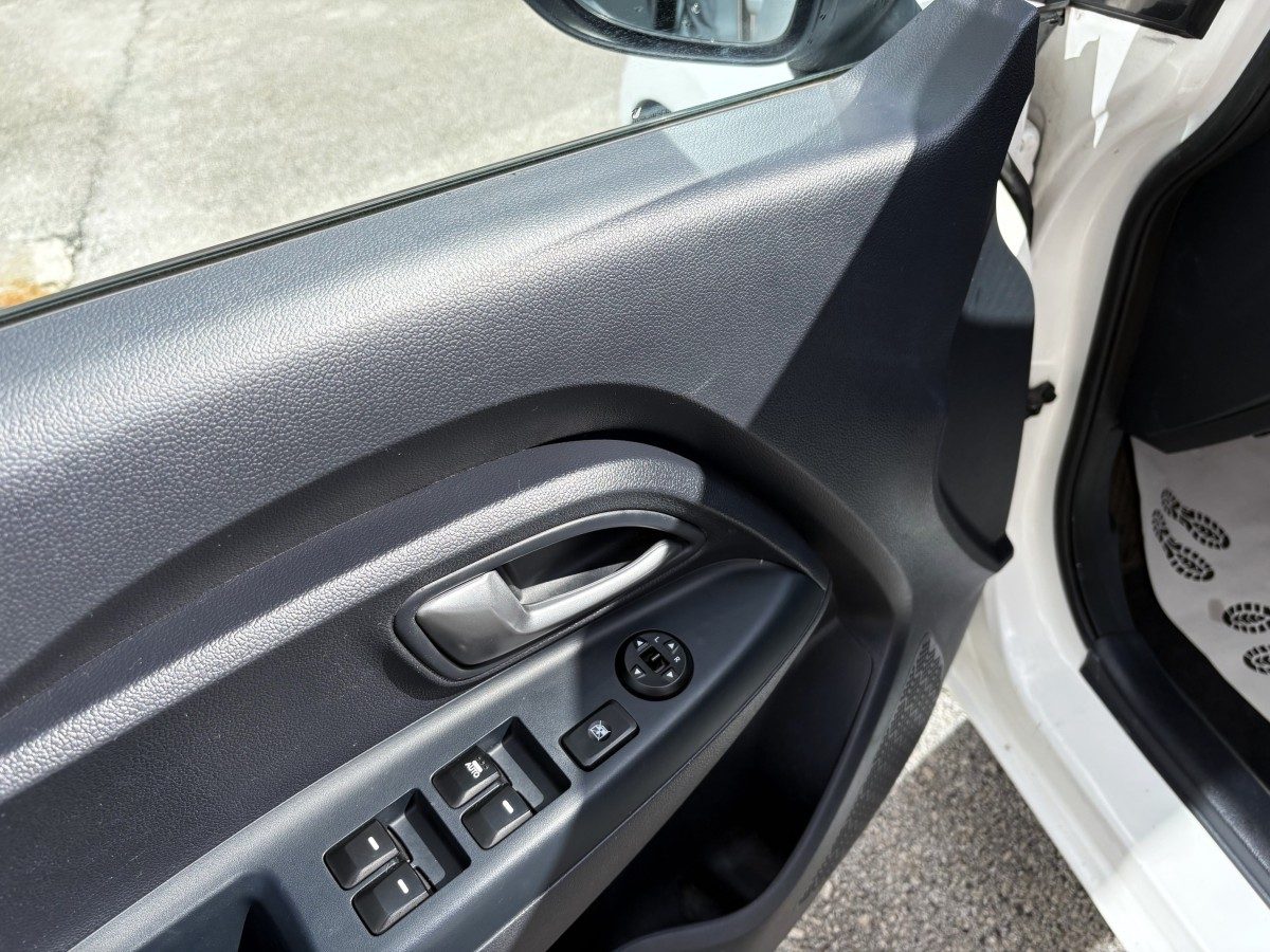 2014 Kia Rio — fotografija 8