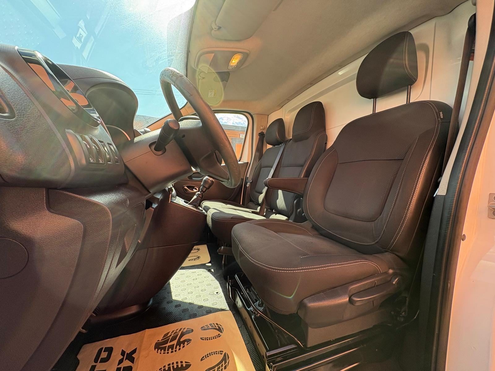 2021 Renault Trafic — fotografija 16