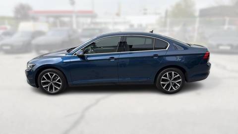 2022 Volkswagen Passat — sličica 4