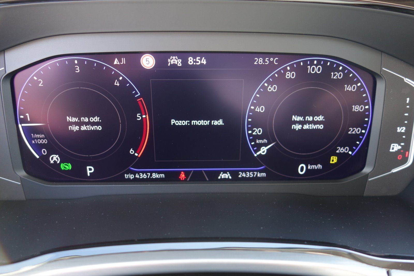 2025 Volkswagen Touran R-Line — fotografija 12