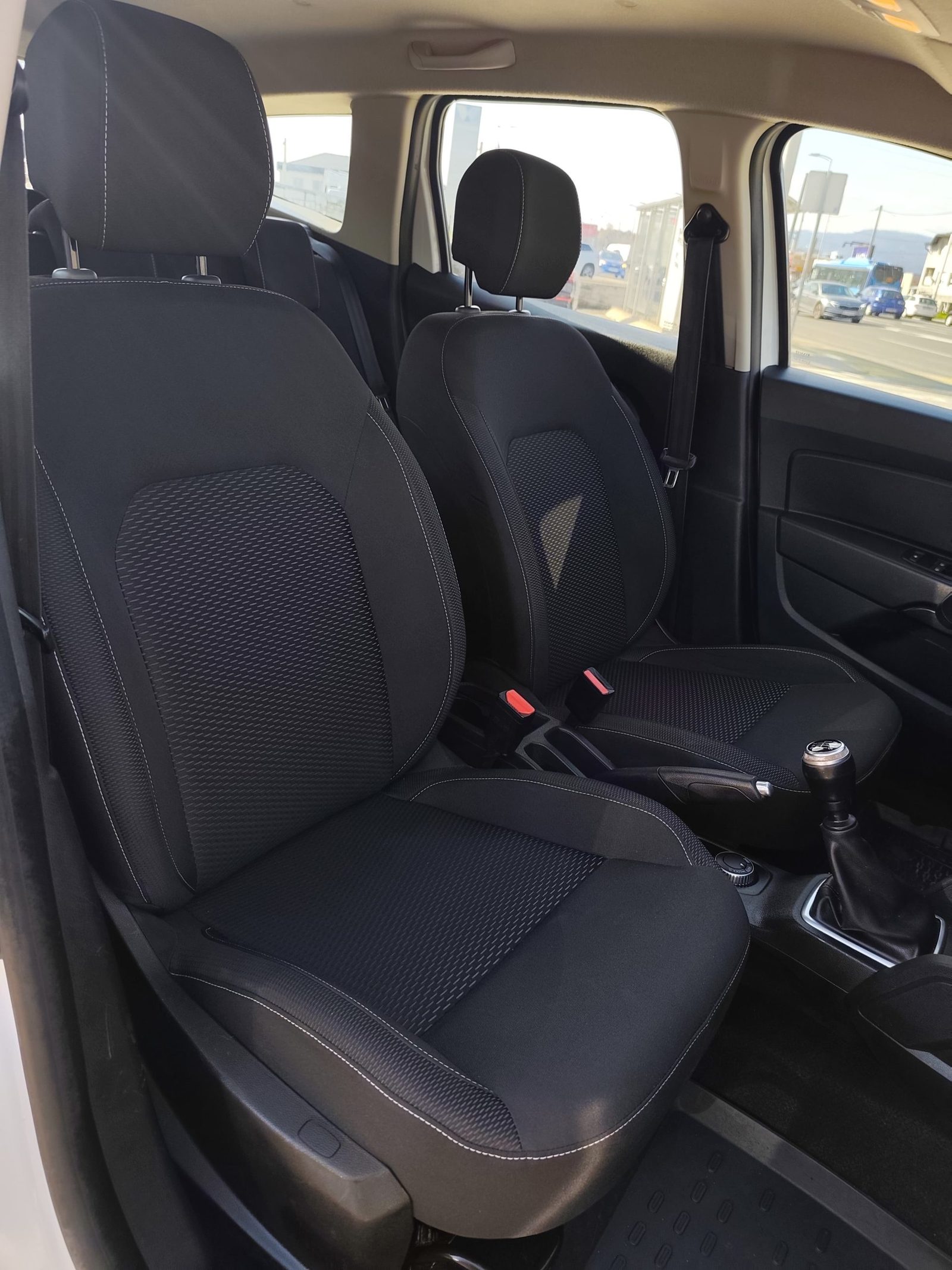2018 Dacia Duster — fotografija 8