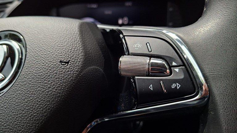 2021 Škoda Superb — fotografija 20